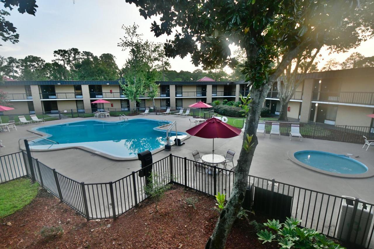 Ramada By Wyndham Jacksonville Hotel & Conference Center Exteriör bild