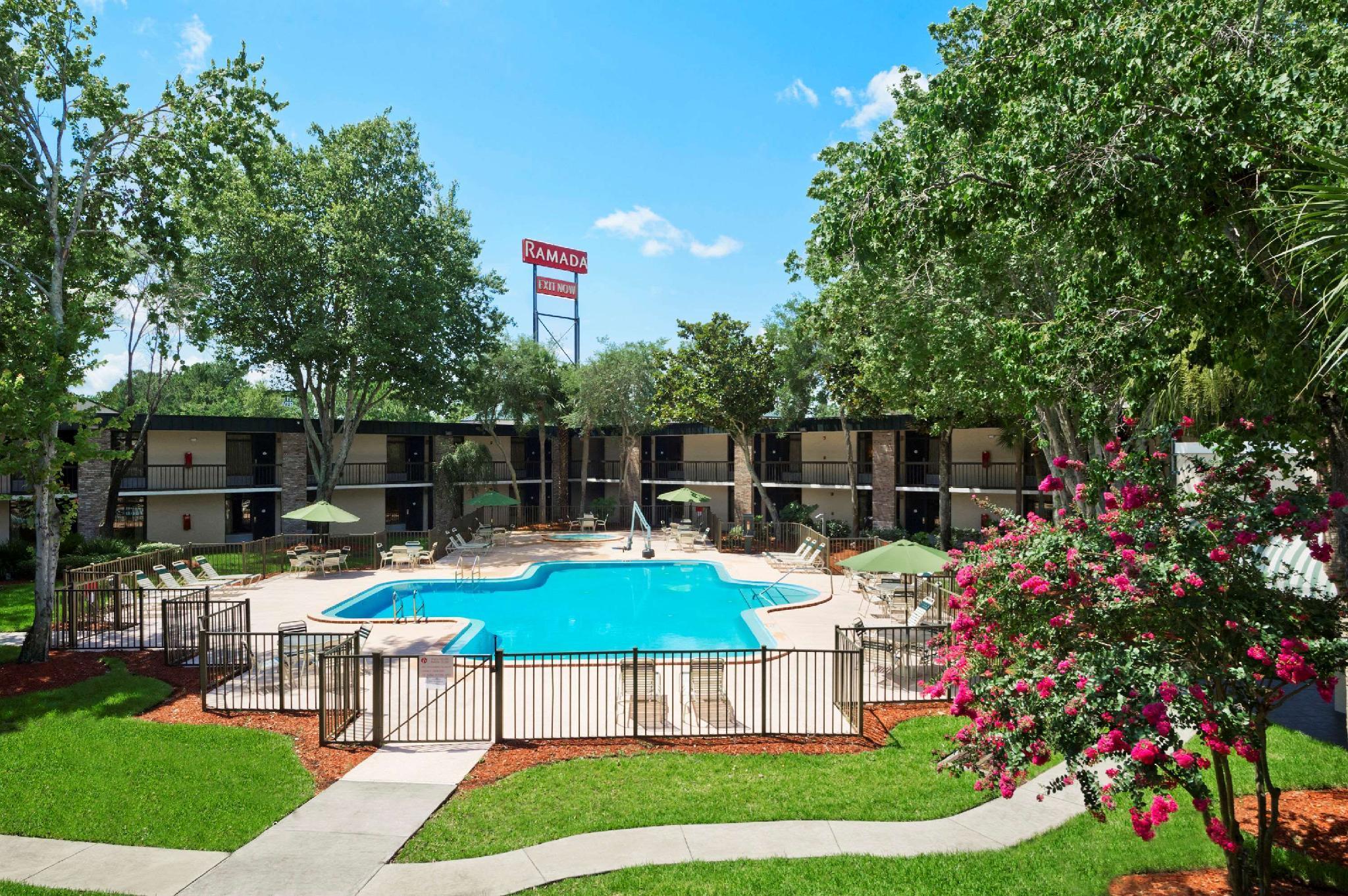 Ramada By Wyndham Jacksonville Hotel & Conference Center Exteriör bild