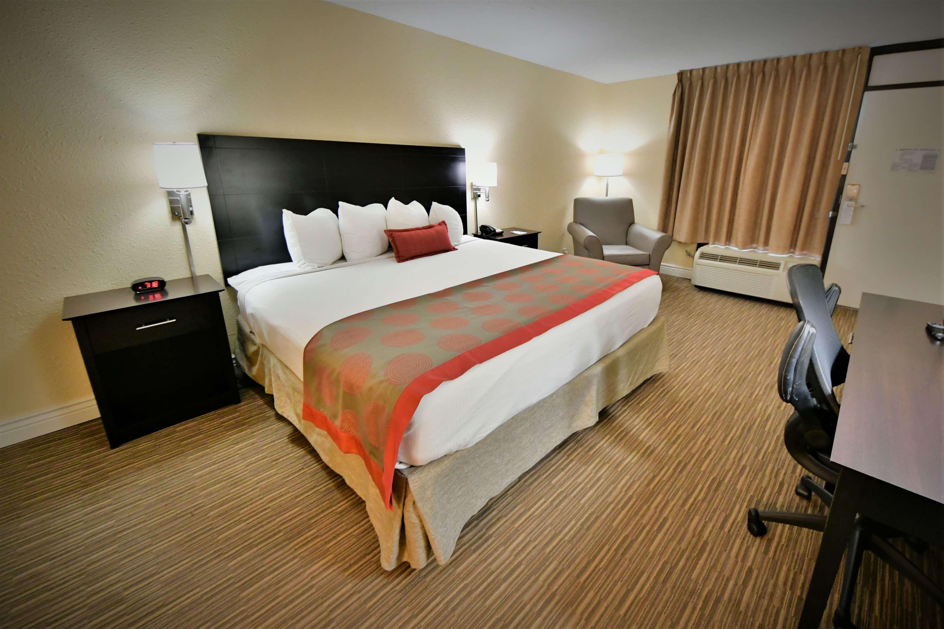 Ramada By Wyndham Jacksonville Hotel & Conference Center Exteriör bild