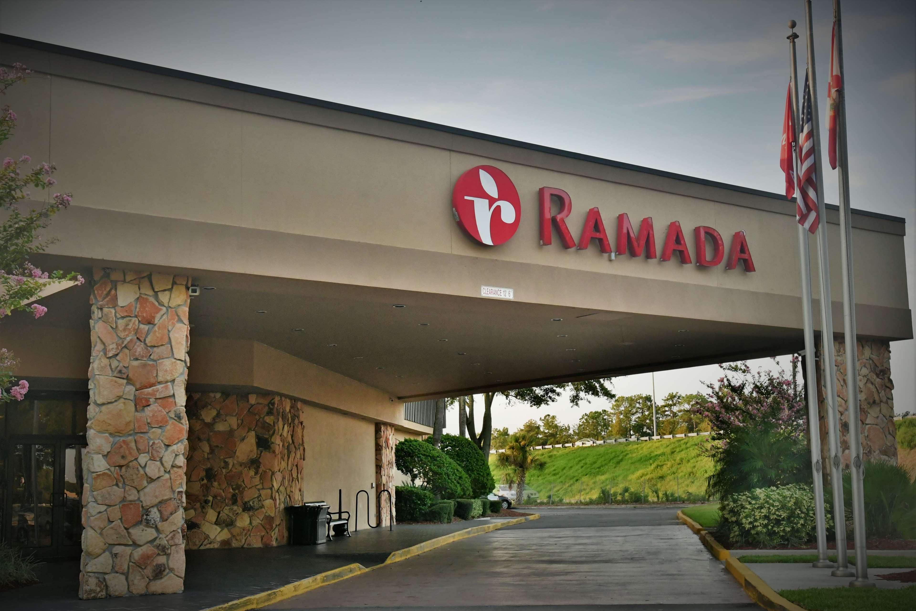 Ramada By Wyndham Jacksonville Hotel & Conference Center Exteriör bild