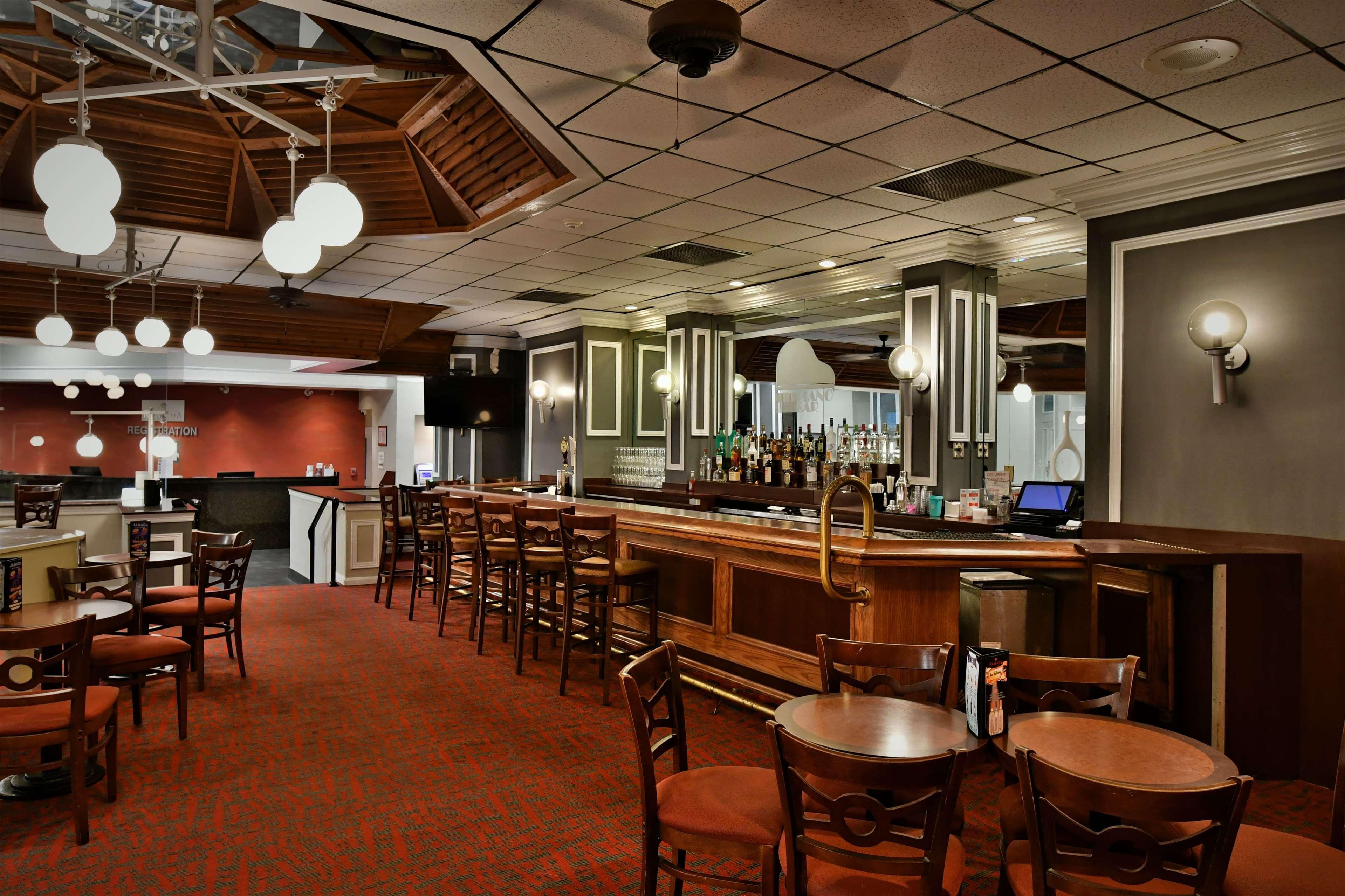 Ramada By Wyndham Jacksonville Hotel & Conference Center Exteriör bild