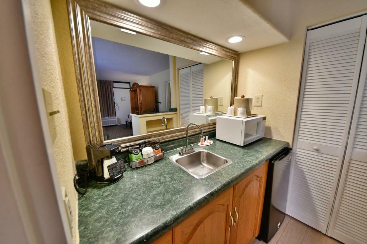 Ramada By Wyndham Jacksonville Hotel & Conference Center Exteriör bild