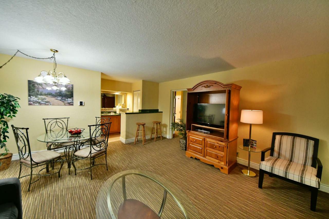 Ramada By Wyndham Jacksonville Hotel & Conference Center Exteriör bild